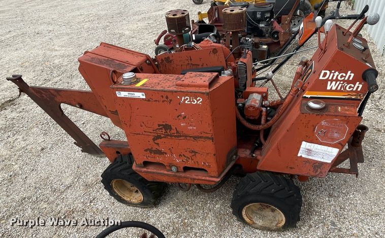 image for item IR9909 Ditch Witch V252  cable plow