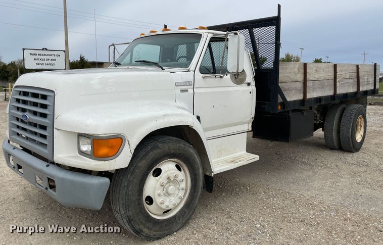 image for item IR9914 1995 Ford F700  dump truck