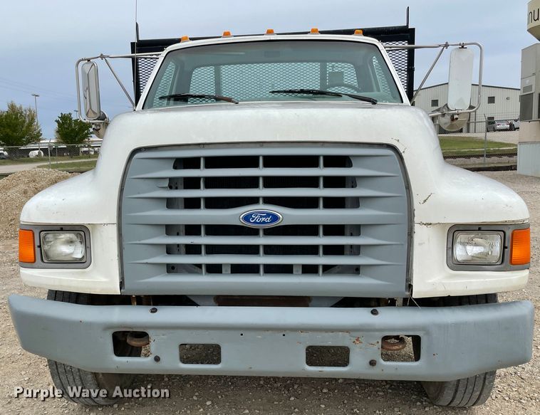 image for item IR9914 1995 Ford F700  dump truck