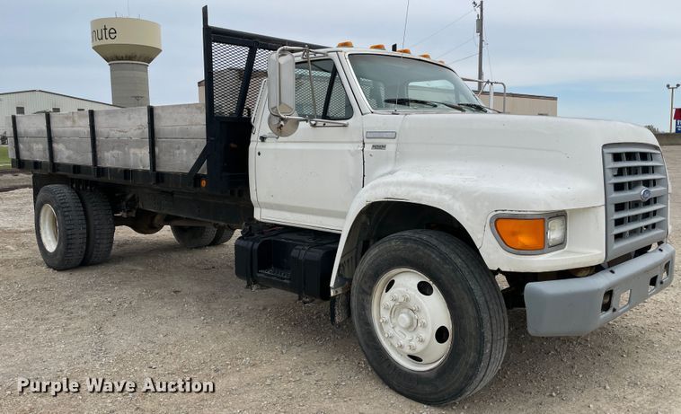 image for item IR9914 1995 Ford F700  dump truck