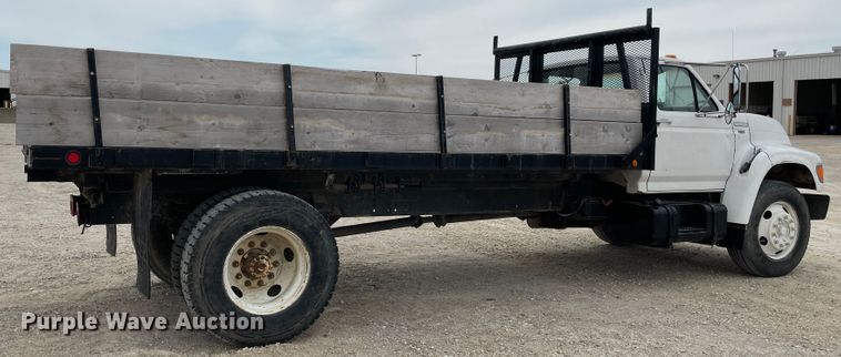 image for item IR9914 1995 Ford F700  dump truck