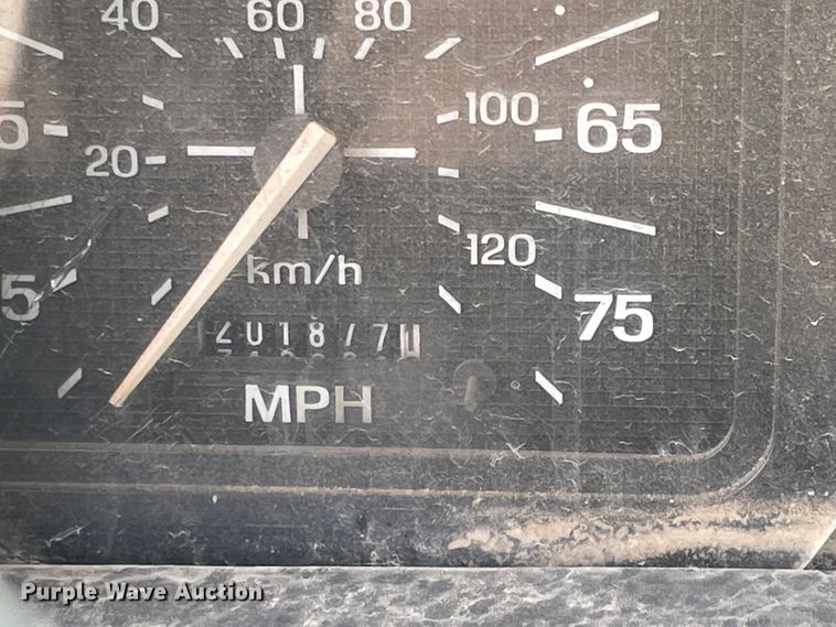 image for item IR9914 1995 Ford F700  dump truck