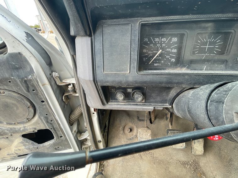 image for item IR9914 1995 Ford F700  dump truck