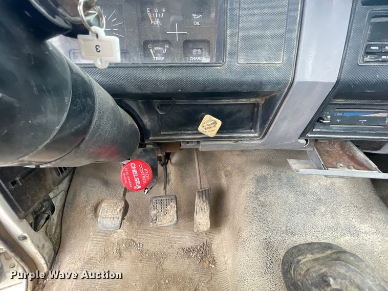 image for item IR9914 1995 Ford F700  dump truck