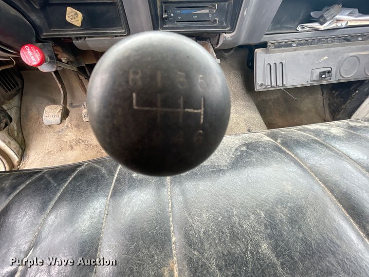 image for item IR9914 1995 Ford F700  dump truck