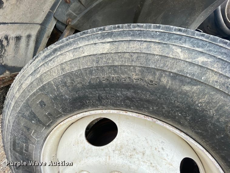 image for item IR9914 1995 Ford F700  dump truck