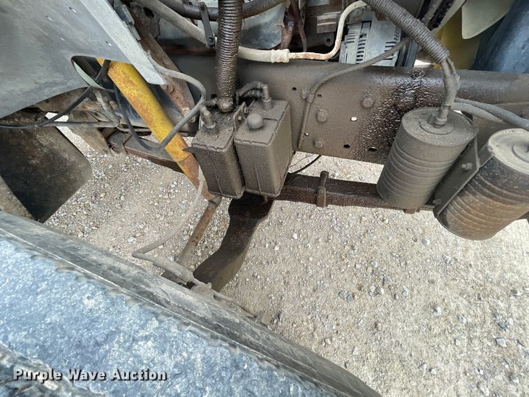 image for item IR9914 1995 Ford F700  dump truck