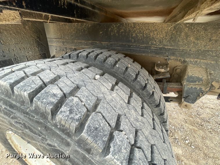 image for item IR9914 1995 Ford F700  dump truck