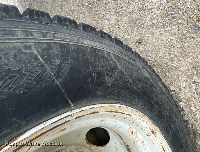 image for item IR9914 1995 Ford F700  dump truck