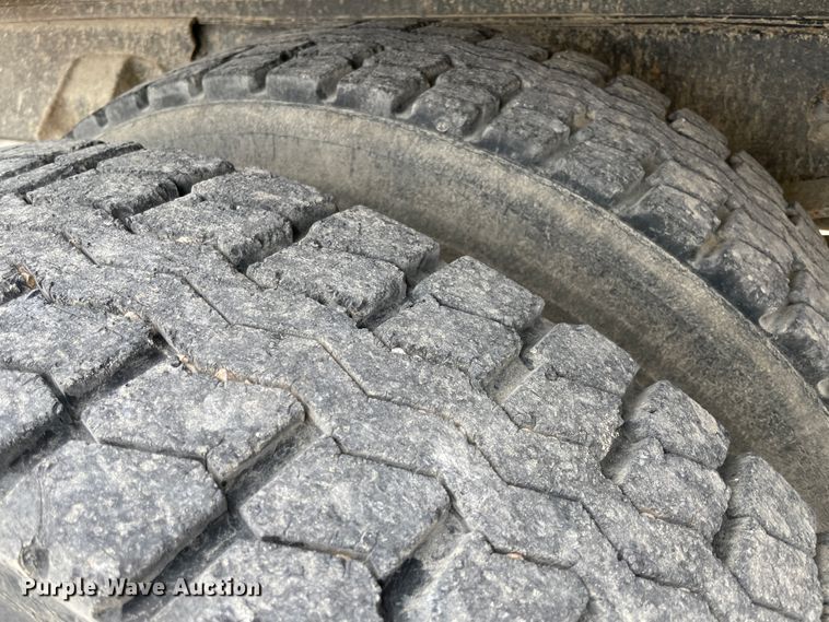 image for item IR9914 1995 Ford F700  dump truck