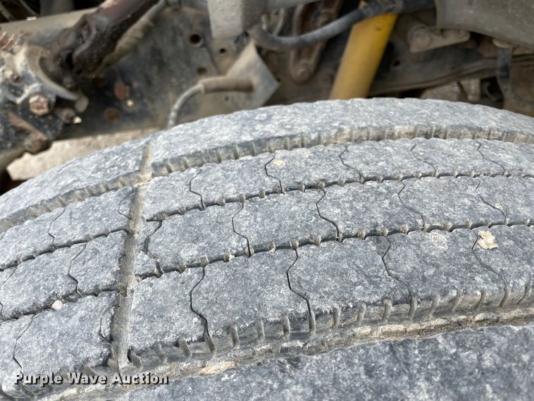 image for item IR9914 1995 Ford F700  dump truck