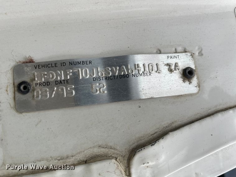 image for item IR9914 1995 Ford F700  dump truck