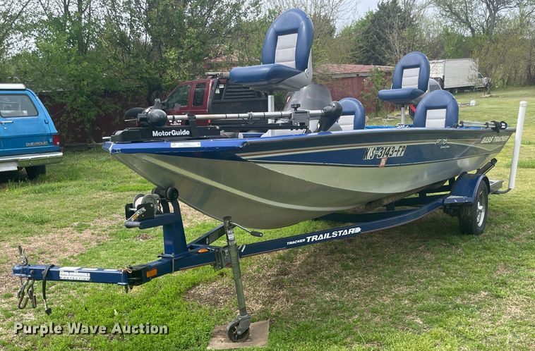 image for item IR9920 2005 Bass Tracker PT175  boat