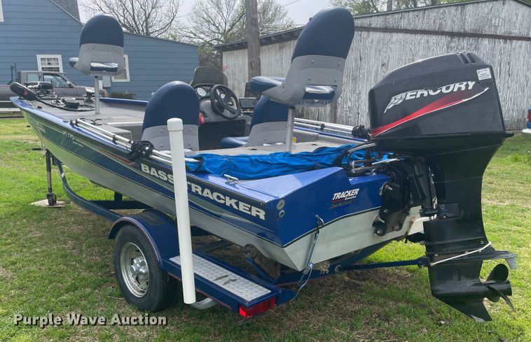 image for item IR9920 2005 Bass Tracker PT175  boat