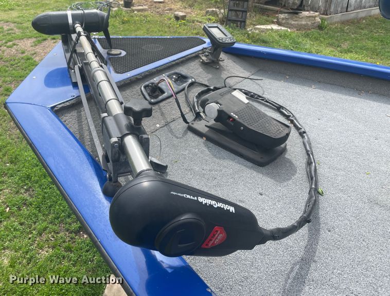 image for item IR9920 2005 Bass Tracker PT175  boat