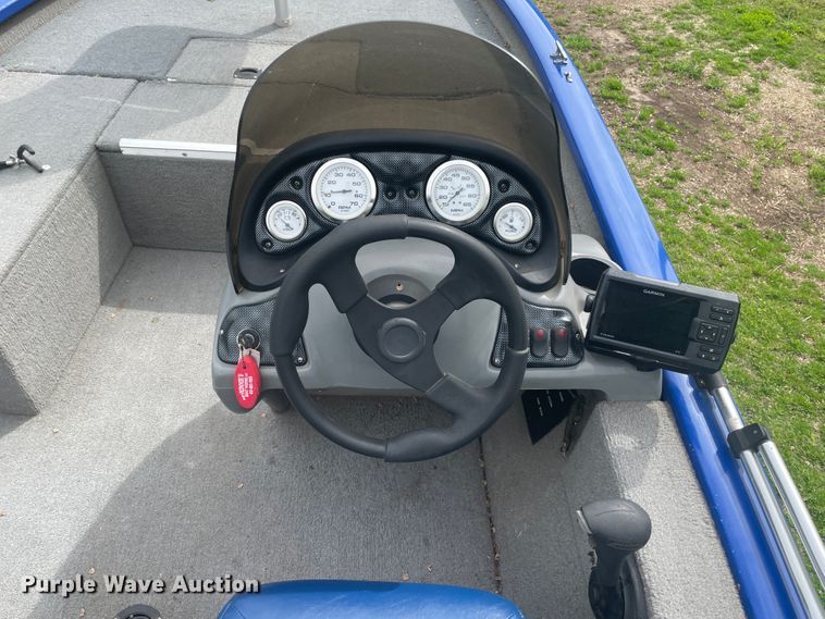 image for item IR9920 2005 Bass Tracker PT175  boat