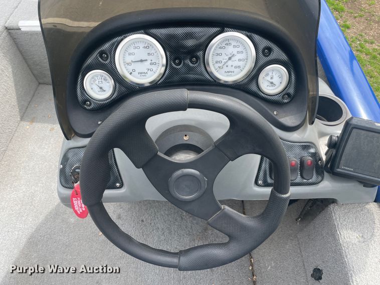 image for item IR9920 2005 Bass Tracker PT175  boat