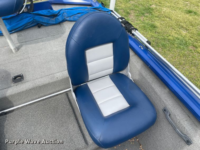 image for item IR9920 2005 Bass Tracker PT175  boat