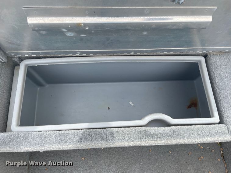 image for item IR9920 2005 Bass Tracker PT175  boat