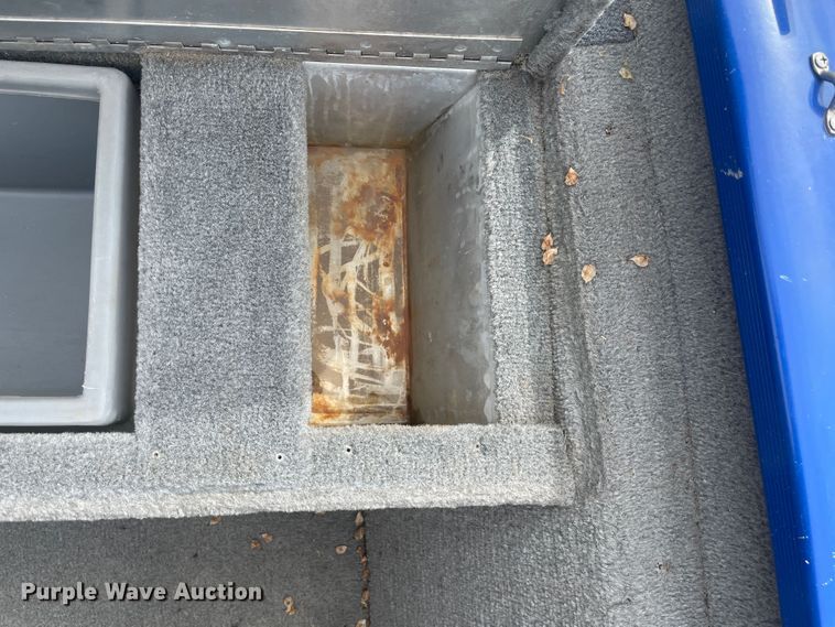 image for item IR9920 2005 Bass Tracker PT175  boat