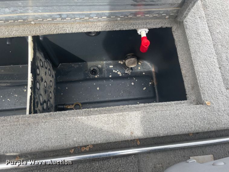 image for item IR9920 2005 Bass Tracker PT175  boat