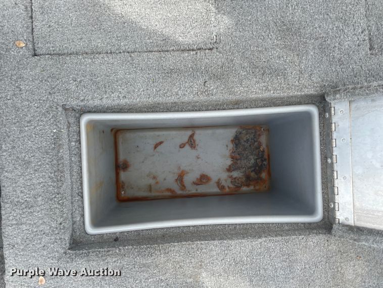 image for item IR9920 2005 Bass Tracker PT175  boat