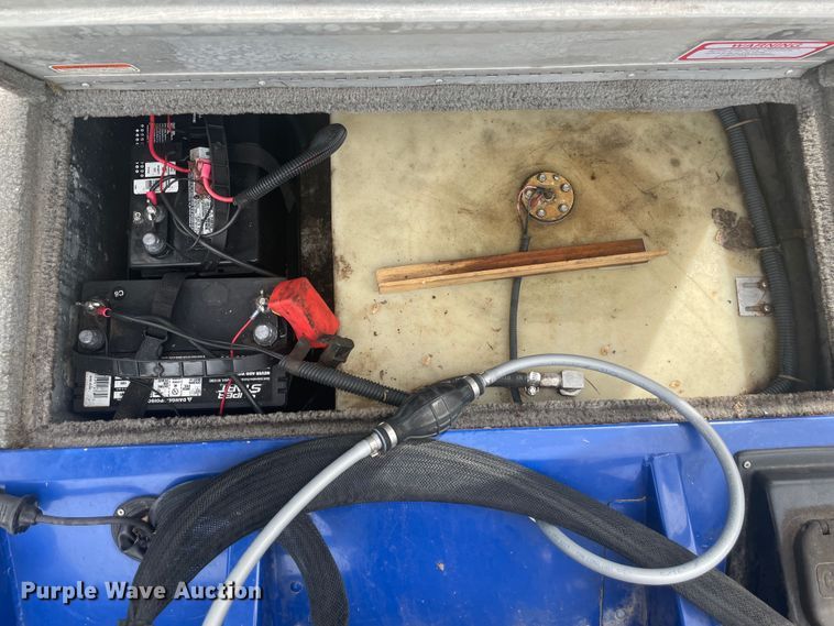 image for item IR9920 2005 Bass Tracker PT175  boat