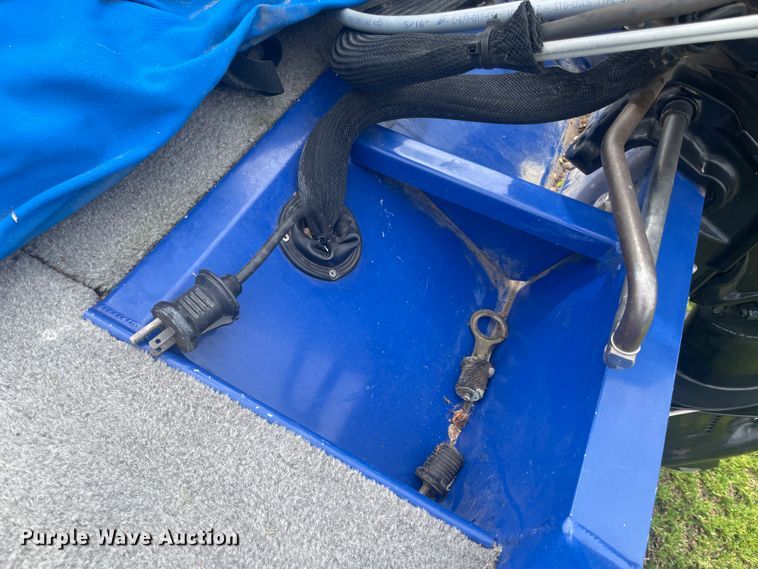 image for item IR9920 2005 Bass Tracker PT175  boat