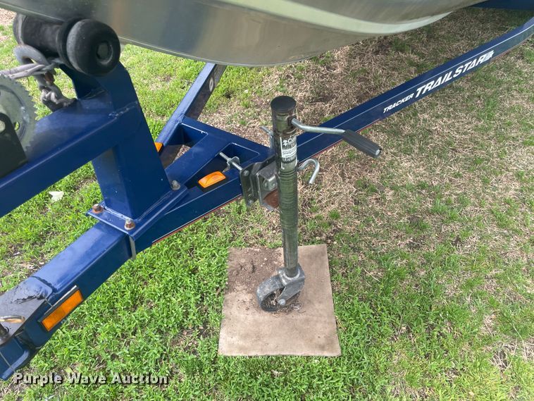 image for item IR9920 2005 Bass Tracker PT175  boat