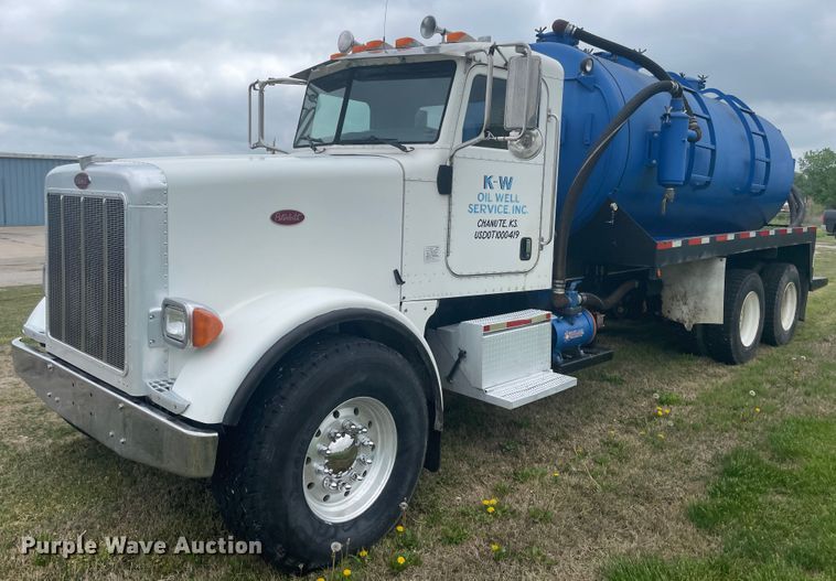 image for item IR9926 2005 Peterbilt 357  water truck