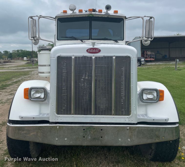 image for item IR9926 2005 Peterbilt 357  water truck