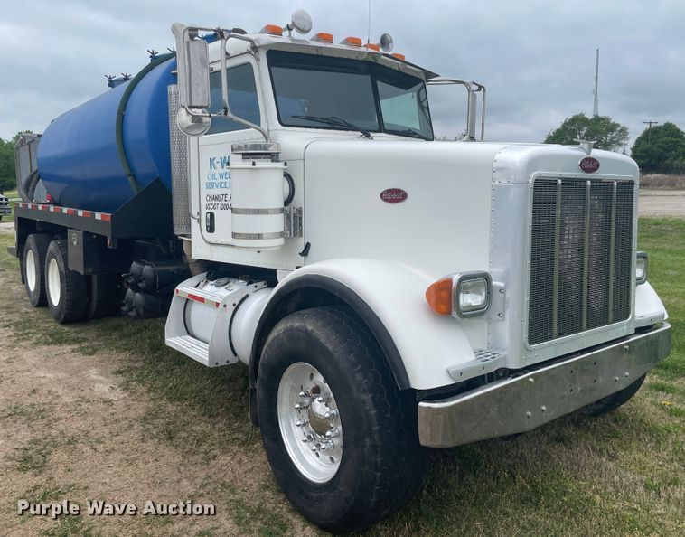 image for item IR9926 2005 Peterbilt 357  water truck