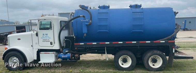 image for item IR9926 2005 Peterbilt 357  water truck