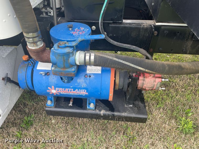 image for item IR9926 2005 Peterbilt 357  water truck