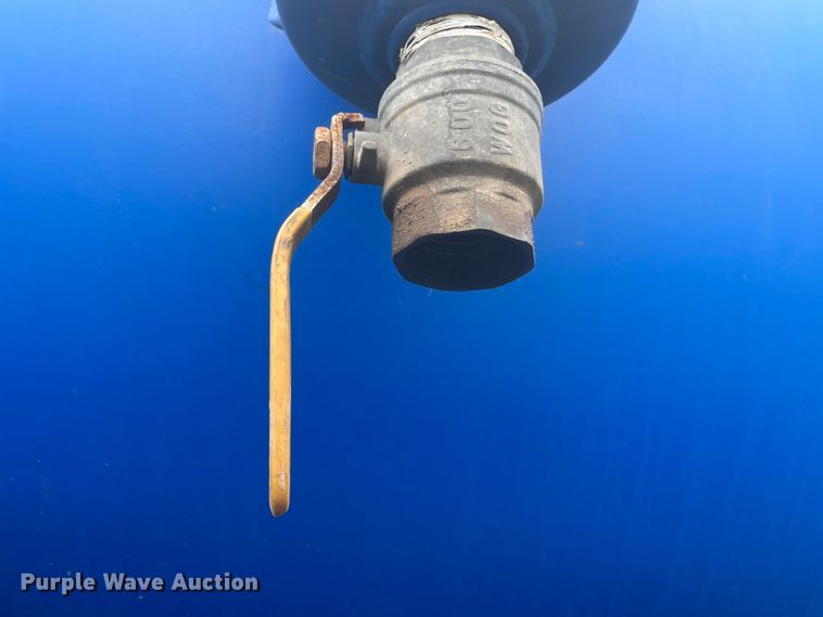 image for item IR9926 2005 Peterbilt 357  water truck