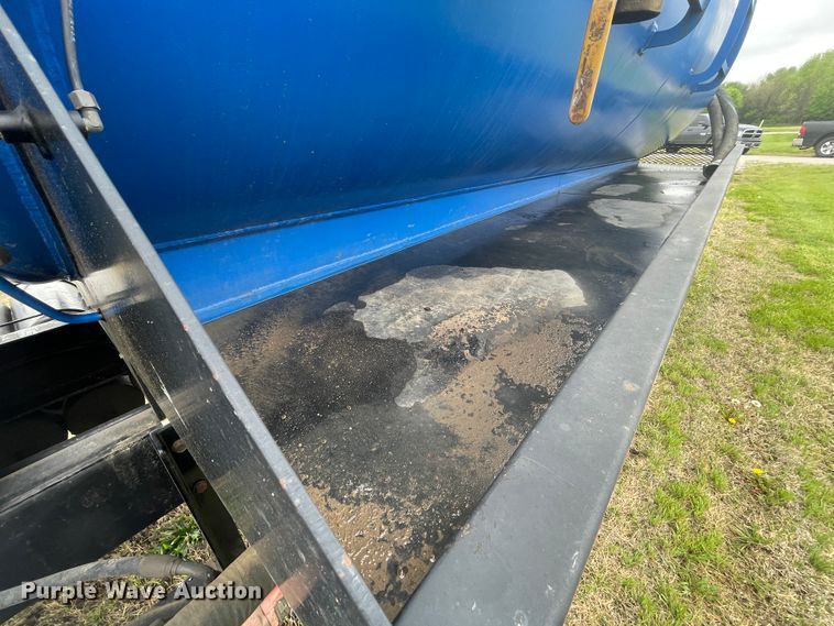 image for item IR9926 2005 Peterbilt 357  water truck