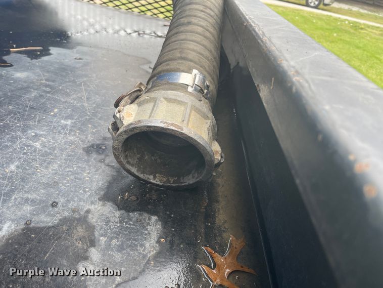 image for item IR9926 2005 Peterbilt 357  water truck