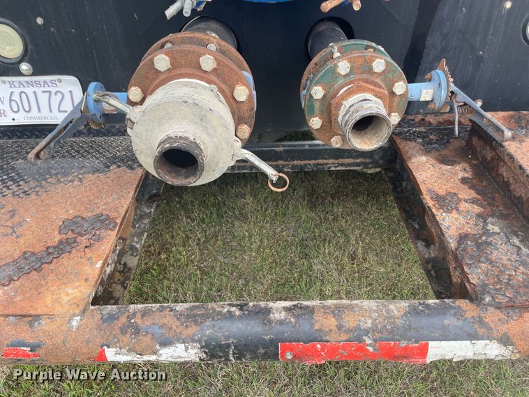 image for item IR9926 2005 Peterbilt 357  water truck