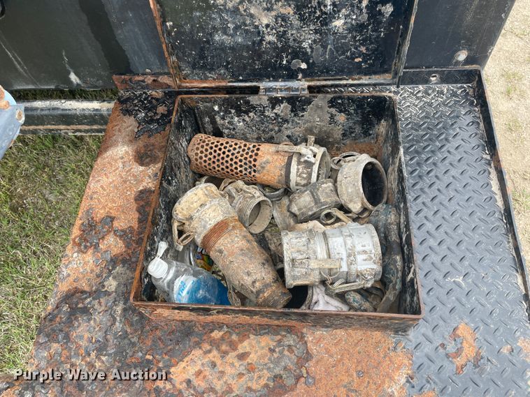 image for item IR9926 2005 Peterbilt 357  water truck