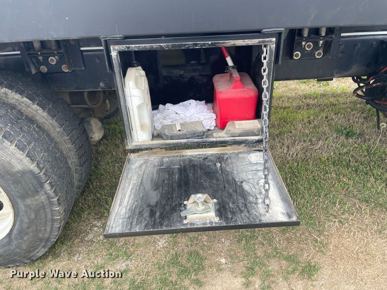 image for item IR9926 2005 Peterbilt 357  water truck