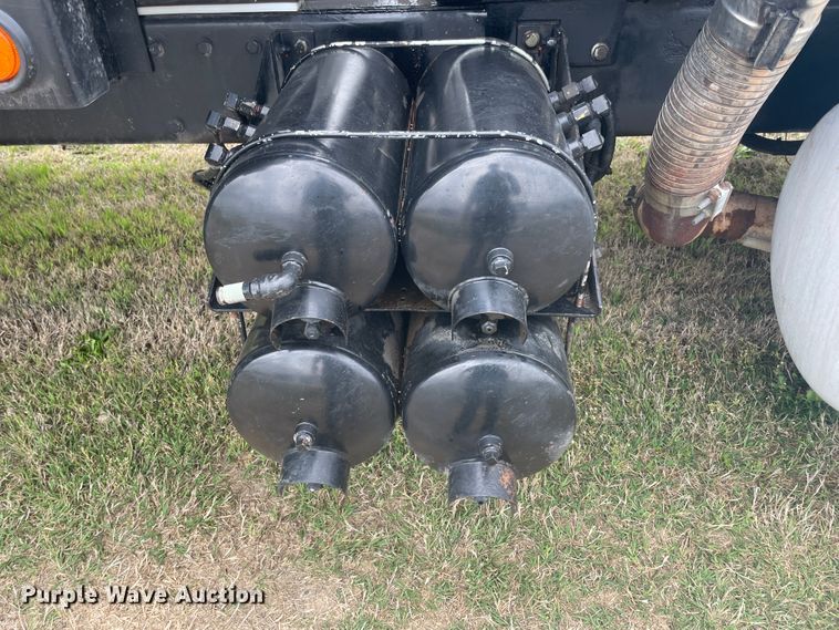 image for item IR9926 2005 Peterbilt 357  water truck