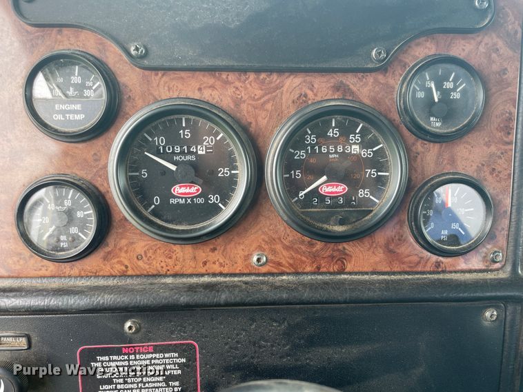 image for item IR9926 2005 Peterbilt 357  water truck