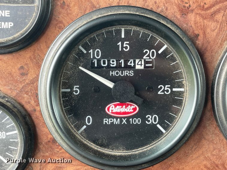 image for item IR9926 2005 Peterbilt 357  water truck