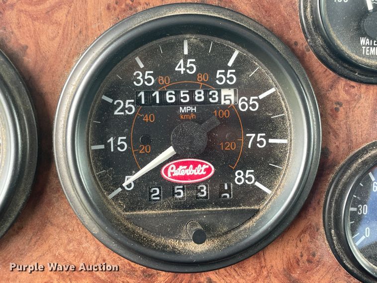 image for item IR9926 2005 Peterbilt 357  water truck