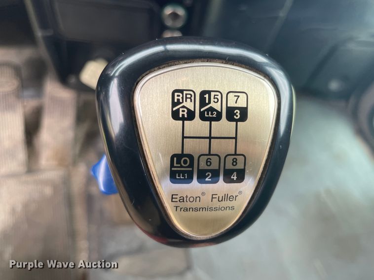 image for item IR9926 2005 Peterbilt 357  water truck