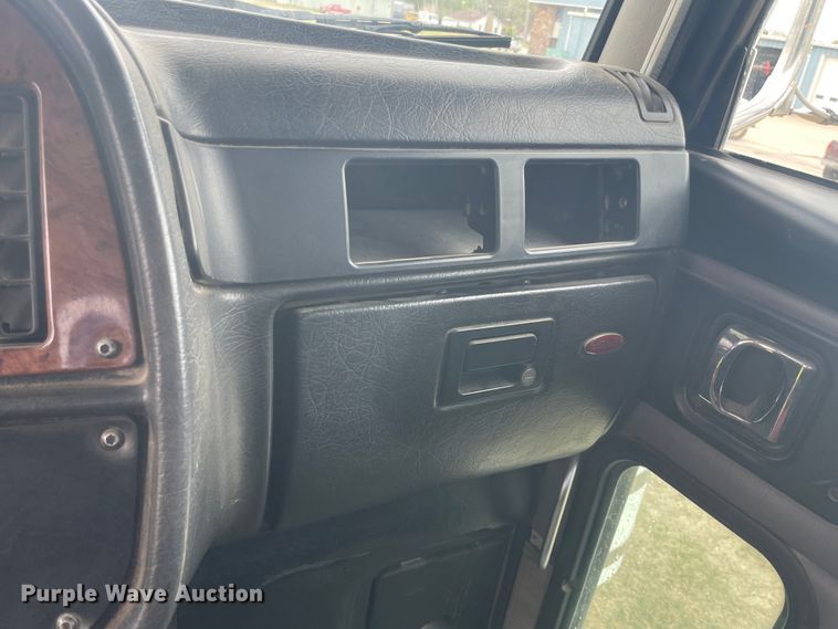 image for item IR9926 2005 Peterbilt 357  water truck