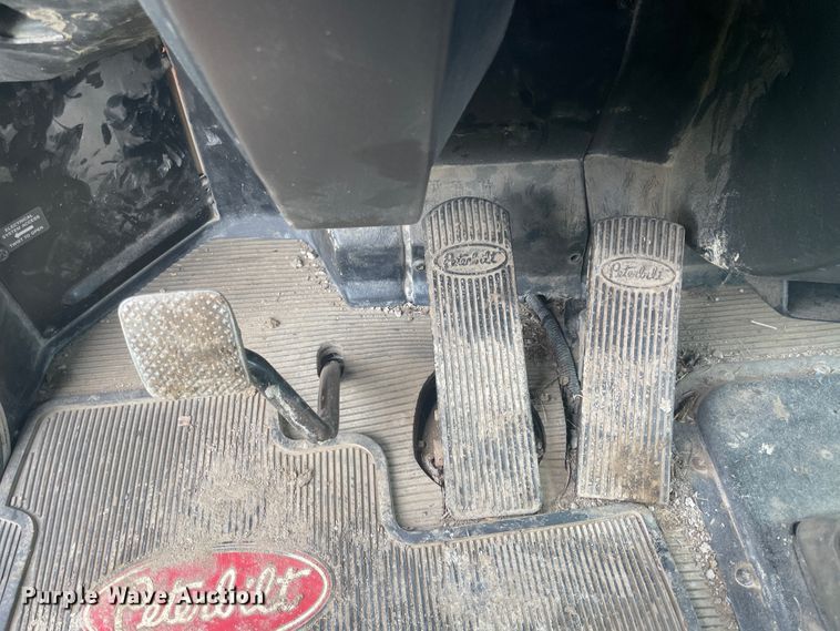 image for item IR9926 2005 Peterbilt 357  water truck