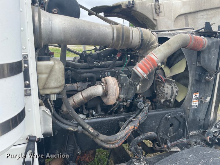 image for item IR9926 2005 Peterbilt 357  water truck