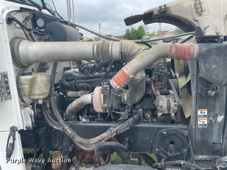 image for item IR9926 2005 Peterbilt 357  water truck