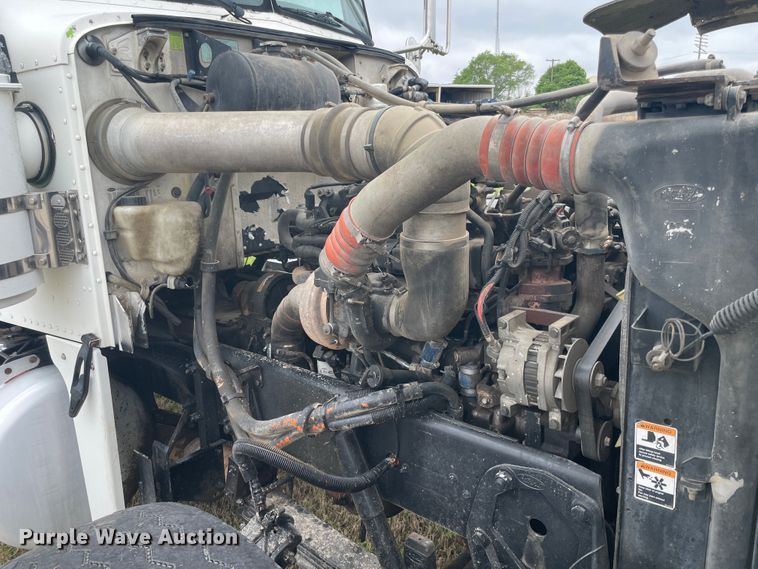 image for item IR9926 2005 Peterbilt 357  water truck